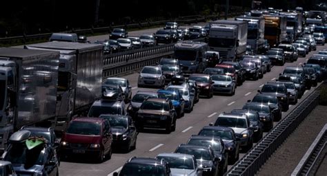 Kilometarske kolone, kolaps - B92