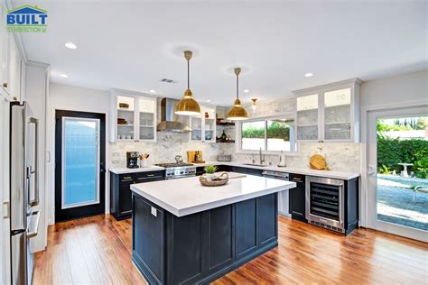 Kitchen Remodeling Los Angeles - Island In The Kitchen