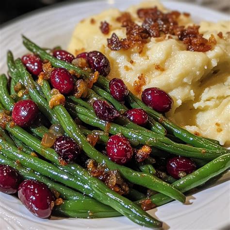 25 Irresistible Thanksgiving Dinner Side Dishes Everyone Craves ...