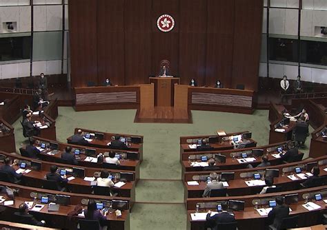 香港立法会通过财政预算案拨款 财政司司长表示将尽快落实纾困措施