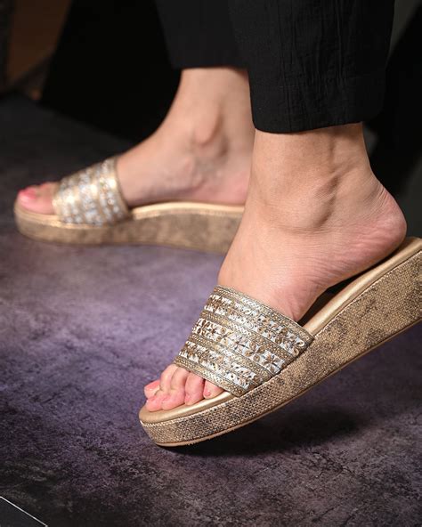 Light Gold Handwork Slip On Wedge – Miraki