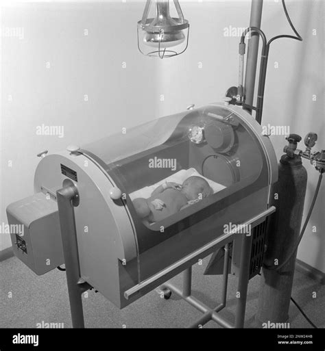 Baby Incubator 1920s Infant Incubator Baby In Incubator NYPL
