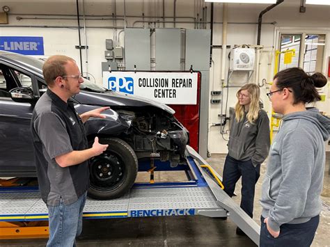 Auto Collision Technology Program 的图像结果