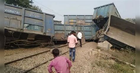 varanasi lucknow Goods train Overturned near badlapur station Rail ...