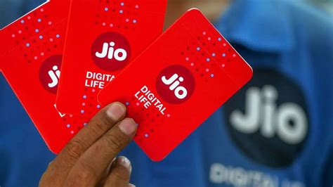 Jio के 51 करोड़ यूजर्स की हुई मौज, आधे साल के लिए रिचार्ज की टेंशन से ...