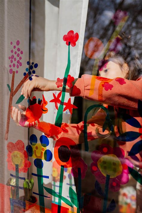 Strahlend bunt! Wir basteln sensationelle Fensterbilder