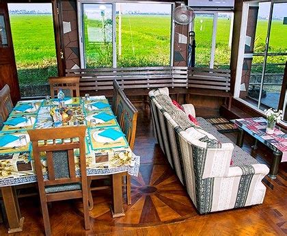 Passing Show Houseboats