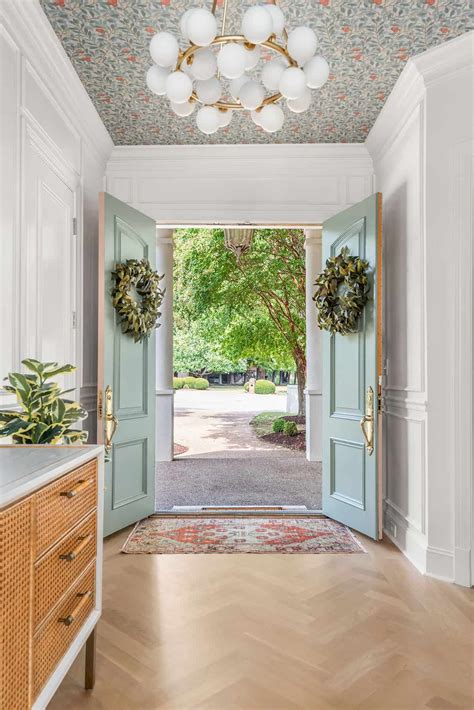 Entry Hall Wallpapers And