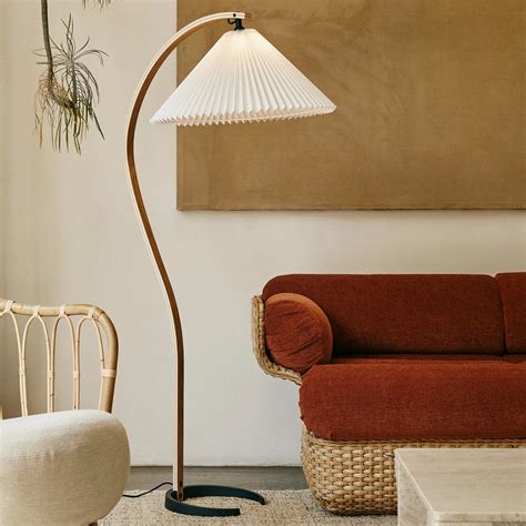 Caprani Floor Lamp – Vakkerlight