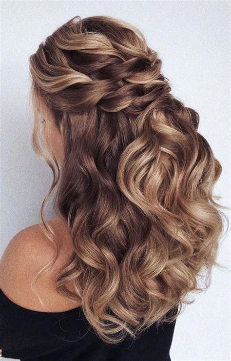 hairstyle half up half down