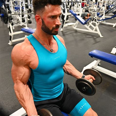 Compression Shirts for Men 的图像结果