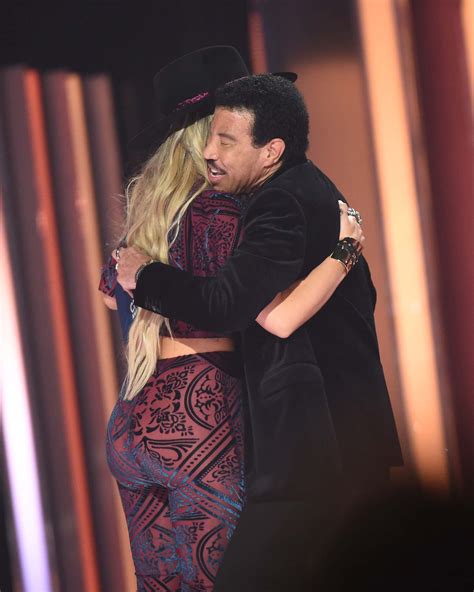 'Whatever Brings The People In' - Lainey Wilson Doesn't Care How Many ...