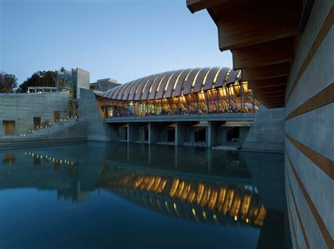 Who Designed Crystal Bridges