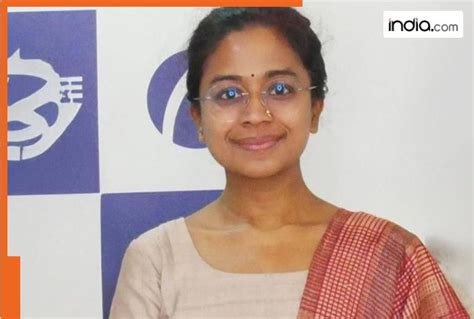 Cracked UPSC exam in her 7th attempt, also suffered hearing disability ...