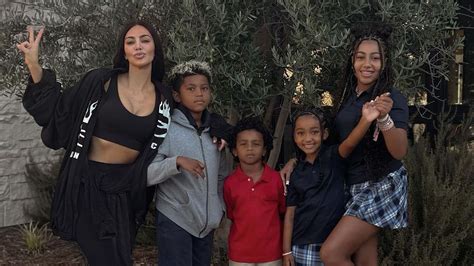 Los Hijos De Kim Wayan 2.946 Fotos E Imágenes De Alta Resolución De