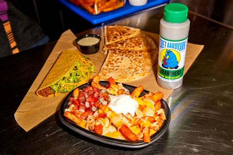 The Return of Nacho Fries: Taco Bell Teams up With Secret Aardvark Hot ...