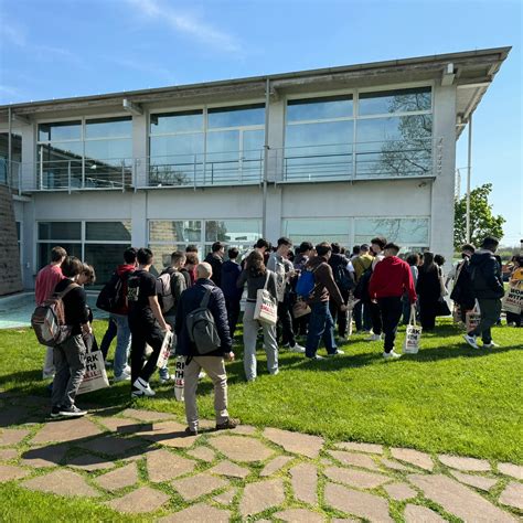 Fifth grade classes of Istituto Superiore "E. Fermi" visiting Replica ...