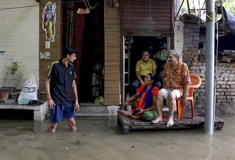 Delhi: Disease fear looms over the displaced; Yamuna shows signs of ...