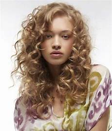 Curly Hairstyles For Hair With Layers by 35 Layered Curly Hair Hairstyles Haircuts 2016 2017 Curly Hairstyles For Hair With Layers