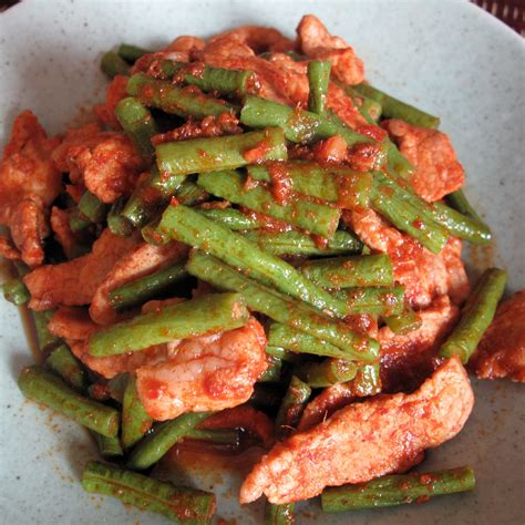 Pork Stir-fried with Long Beans | Traveling Chili