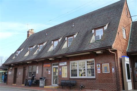 Great Neck LIRR Station - Great Neck Plaza, New York