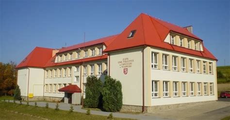 Zarzuty dla nauczycielki. Gmina mówi: basta