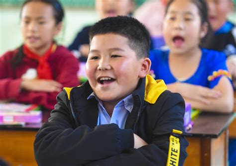 探访中缅国境线上的小学：银井小学的缅甸“留学生”_凤凰网视频_凤凰网