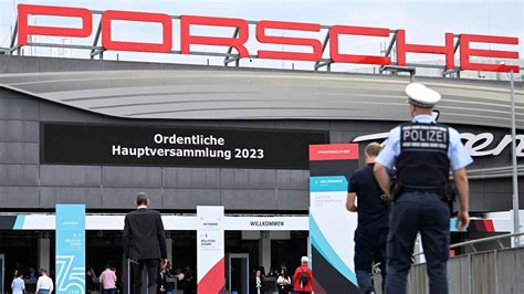 Porsche to conquer waterways with $655,000 electric speedboat | Tech ...