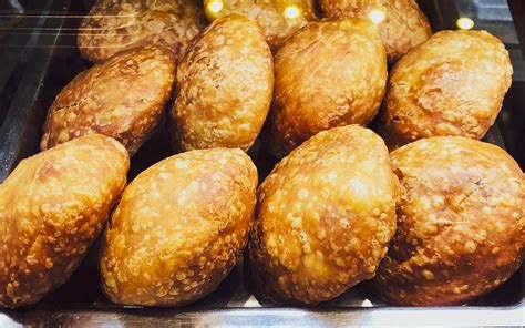 Kachoris From These Eateries In Pune Are So Good That You Won’t Regret ...