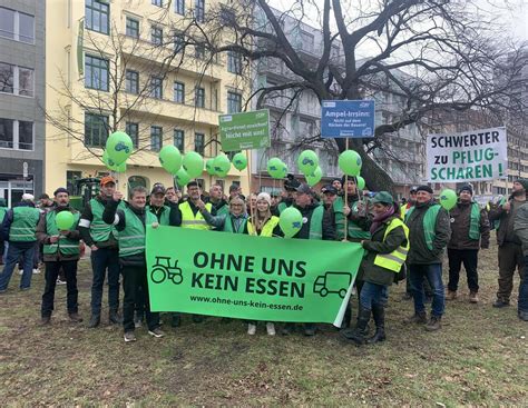 Agrar - Bauernprotest vor Parteizentrale: „Wir haben die Schnauze voll ...