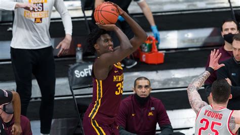 Minnesota's Isaiah Ihnen sidelined by season-ending knee injury for ...