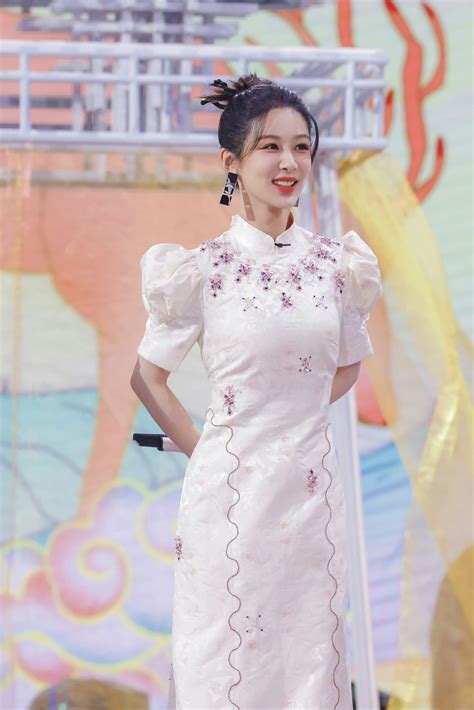 Yang Zi, who has changed her styling team, wears her top! "Sauvignon ...