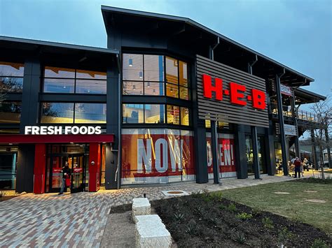 Multi-level H-E-B opens in west Austin