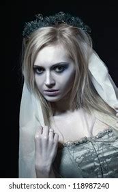 Zombie Ukraine Bride 的图像结果