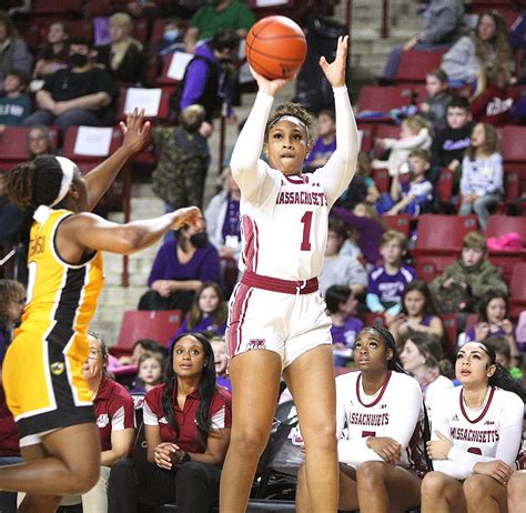 UMass Women's Basketball vs VCU 1/26/23 - masslive.com