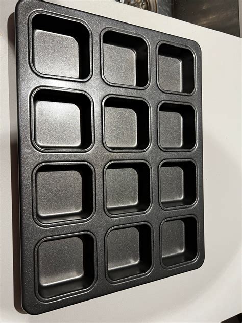 Proper all edge brownie pan : r/Baking