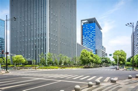 Modern Office Building 的图像结果