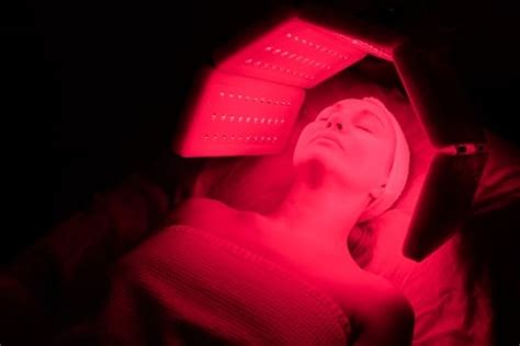 Using an Infrared Light for Healing 的图像结果