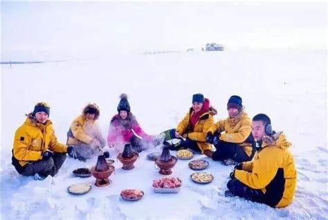东北人冰天雪地里吃火锅，一冷一热真舒服，网友：零下30度能熟|吃火锅|冰天雪地|火锅_新浪新闻
