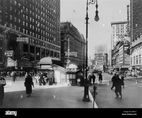 Times square new york 1930s hi-res stock photography and images - Alamy