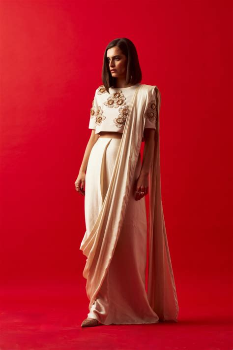 LEILA 02 CREAM COLOR HAND CRAFTED FLOWER CROP TOP WITH ZIP SARI