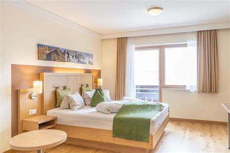 HOTEL LAERCHENHOF (Rennweg) - Hotel Reviews, Photos, Rate Comparison ...