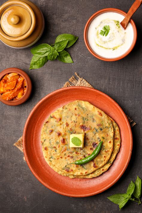 Aloo Palak Paratha · Seema