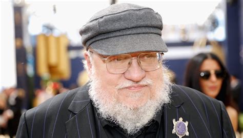 George R.R. Martin passe Halloween à résoudre des mystères au lieu de ...
