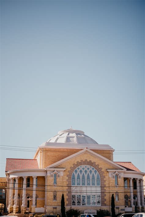 Chloe + Nate | FBC Waco - Camera Shi Photography
