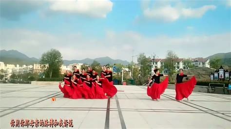 云裳广场舞《我和我的祖国》12人队形版黑玫瑰舞蹈队演绎_腾讯视频