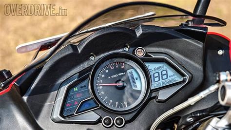 Comparo: Bajaj Pulsar RS200 vs Yamaha YZF-R15 vs KTM RC 200 - Overdrive