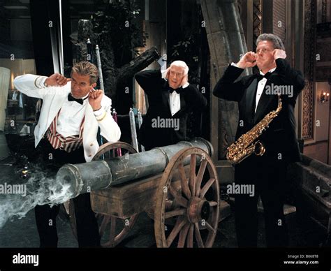 2001 : A Space Travesty Year : 2000 - USA Ezio Greggio, Leslie Nielsen ...