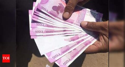 Currency Demonetisation: Bengaluru: Rs 2000 notes without Gandhi image ...