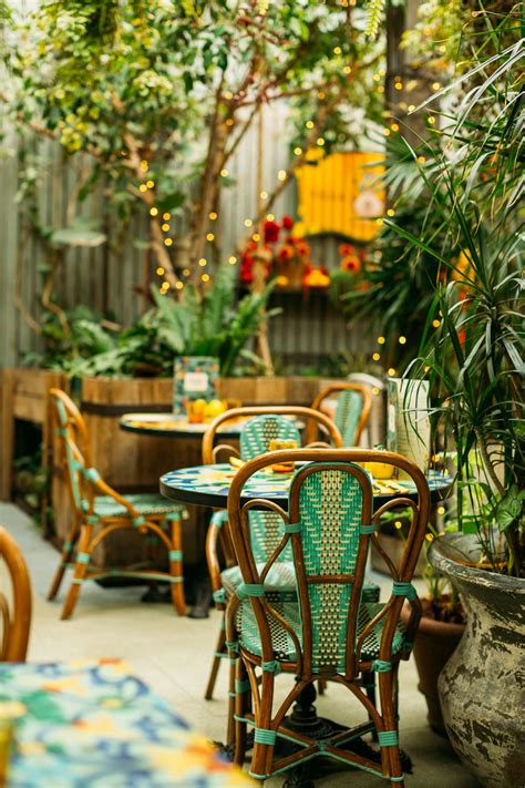 Outdoor Cafe 的图像结果